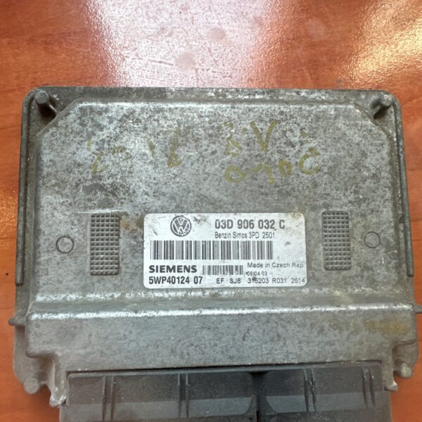 Calculateur moteur SIMOS 3PD Volkswagen Polo IV 1.2 - SIEMENS - REF 5WP4012407 - OEM 03D906032C