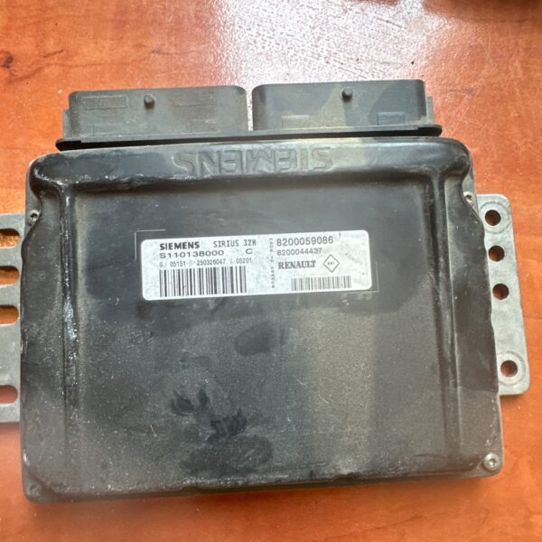 Calculateur moteur SIRIUS 32N Renault Twingo I 1.2 - SIEMENS - REF S110138000C - HW 8200044437 - OEM 8200059086